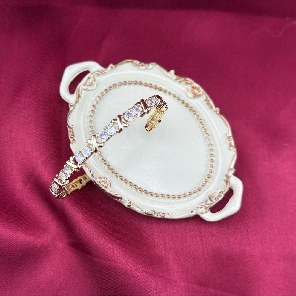 Elegant Gold Tennis Bracelet with CZ Stones - Picture 3 of 8